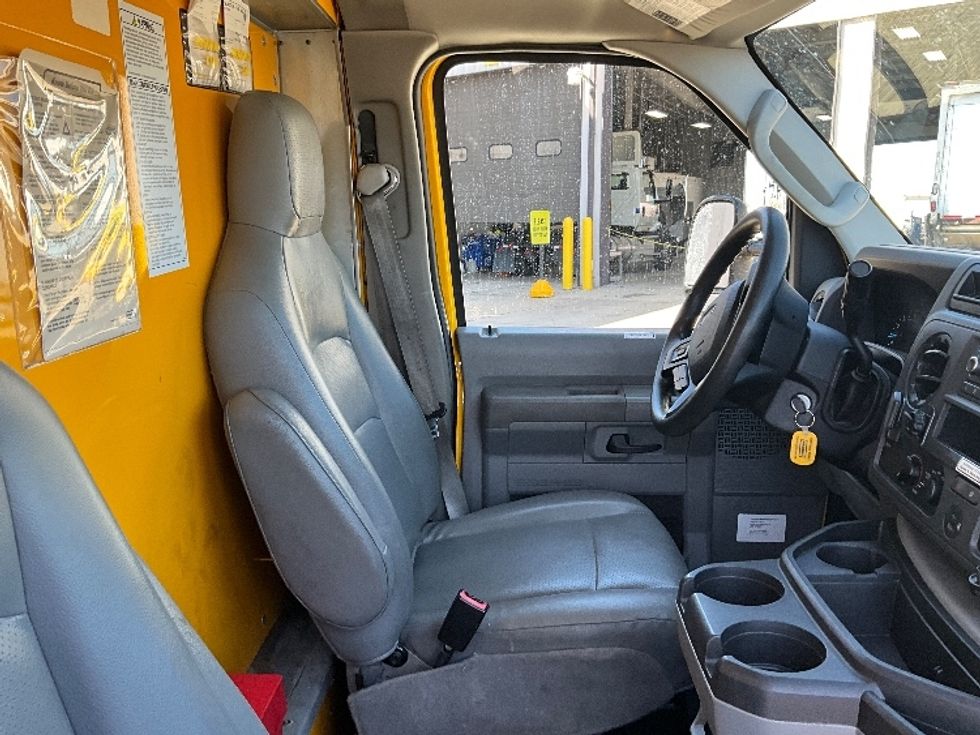 Light Duty Box Truck-Light and Medium Duty Trucks-Ford-2022-E350-Dallas-TX-98,808\n\t\tmiles-$ 27,500 - Image 22