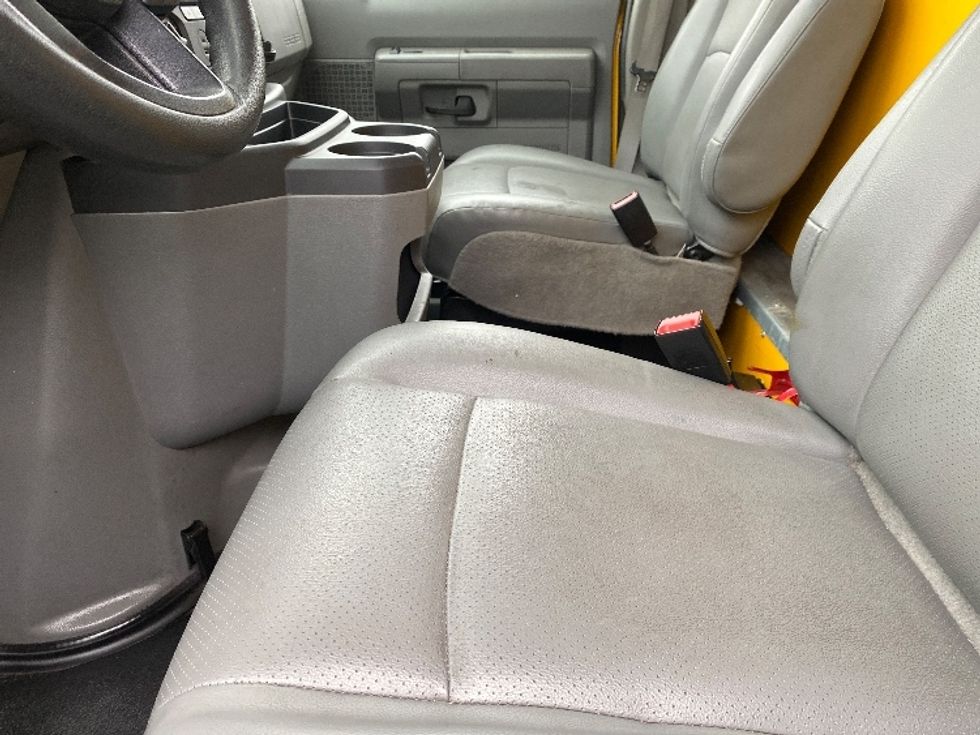 Light Duty Box Truck-Light and Medium Duty Trucks-Ford-2022-E350-Dalton-GA-93,813\n\t\tmiles-$ 30,000 - Image 17