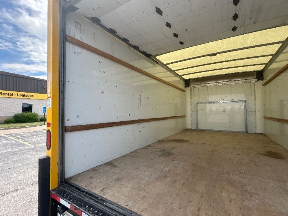 Light Duty Box Truck-Light and Medium Duty Trucks-Ford-2022-E350-Davenport-IA-113,181\n\t\tmiles-$ 26,250 - Image 10