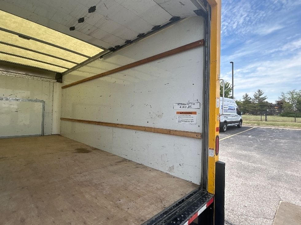 Light Duty Box Truck-Light and Medium Duty Trucks-Ford-2022-E350-Davenport-IA-113,181\n\t\tmiles-$ 26,250 - Image 11