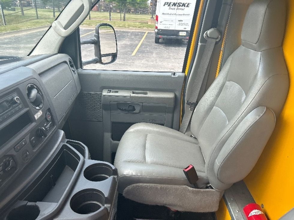 Light Duty Box Truck-Light and Medium Duty Trucks-Ford-2022-E350-Davenport-IA-113,181\n\t\tmiles-$ 26,250 - Image 18