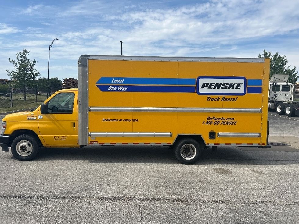 Light Duty Box Truck-Light and Medium Duty Trucks-Ford-2022-E350-Davenport-IA-113,181\n\t\tmiles-$ 26,250 - Image 4