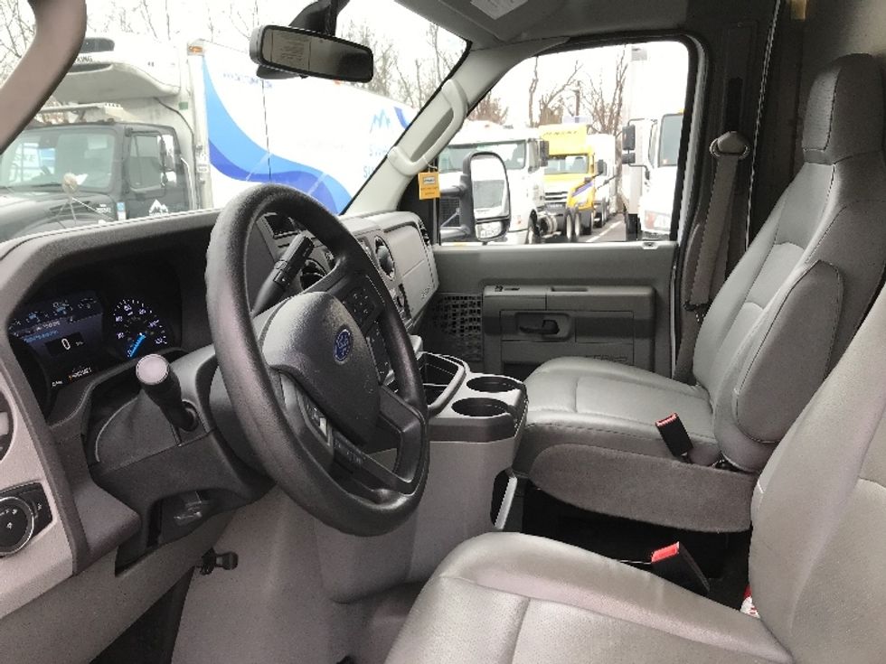 Light Duty Box Truck-Light and Medium Duty Trucks-Ford-2022-E350-Dayton-NJ-64,186\n\t\tmiles-$ 36,750 - Image 18