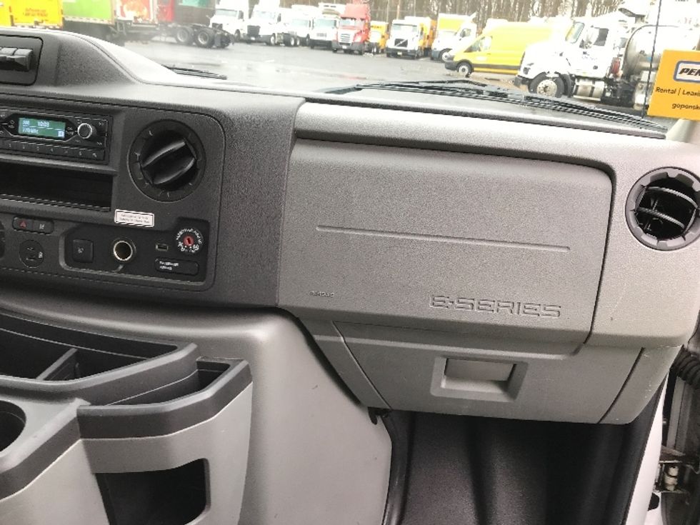 Light Duty Box Truck-Light and Medium Duty Trucks-Ford-2022-E350-Dayton-NJ-64,186\n\t\tmiles-$ 36,750 - Image 21