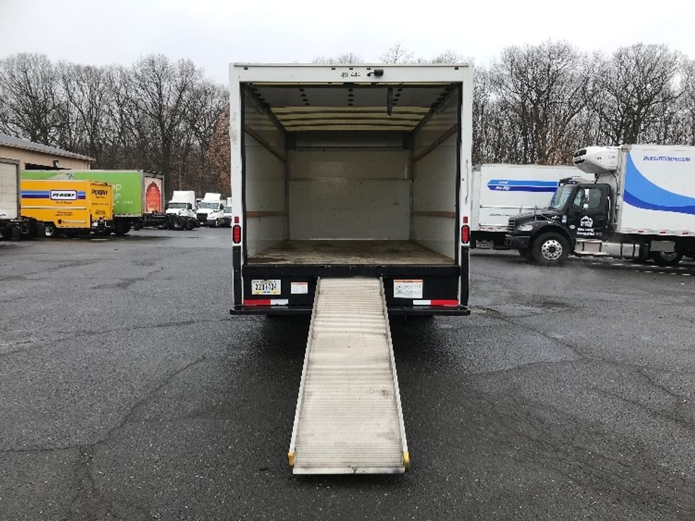 Light Duty Box Truck-Light and Medium Duty Trucks-Ford-2022-E350-Dayton-NJ-64,186\n\t\tmiles-$ 36,750 - Image 9