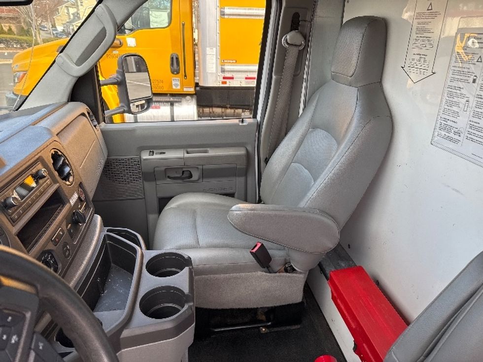 Light Duty Box Truck-Light and Medium Duty Trucks-Ford-2022-E350-Dayton-NJ-92,484\n\t\tmiles-$ 33,250 - Image 19