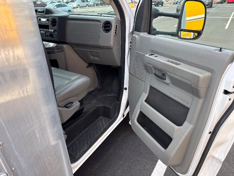 Light Duty Box Truck-Light and Medium Duty Trucks-Ford-2022-E350-Dayton-NJ-92,484\n\t\tmiles-$ 33,250 - Image 20