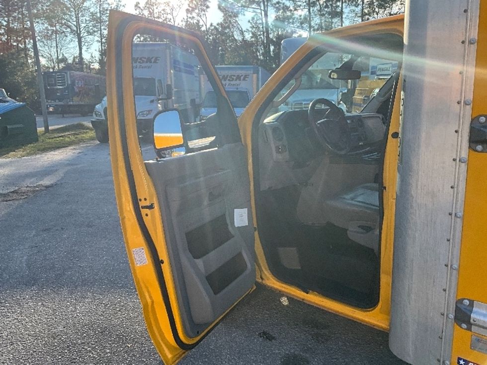 Light Duty Box Truck-Light and Medium Duty Trucks-Ford-2022-E350-Daytona Beach-FL-87,686\n\t\tmiles-$ 30,750 - Image 16