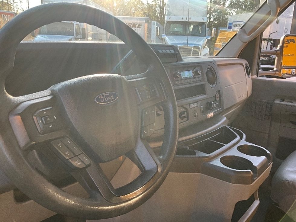 Light Duty Box Truck-Light and Medium Duty Trucks-Ford-2022-E350-Daytona Beach-FL-87,686\n\t\tmiles-$ 30,750 - Image 17