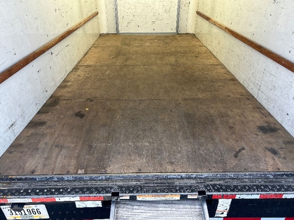 Light Duty Box Truck-Light and Medium Duty Trucks-Ford-2022-E350-Denver-CO-85,997\n\t\tmiles-$ 26,250 - Image 10