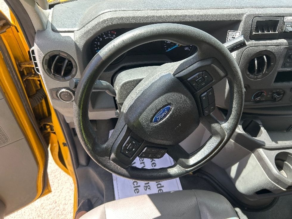 Light Duty Box Truck-Light and Medium Duty Trucks-Ford-2022-E350-Denver-CO-85,997\n\t\tmiles-$ 26,250 - Image 17