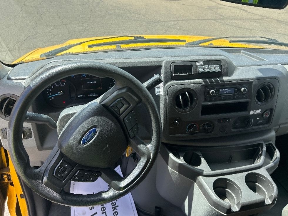 Light Duty Box Truck-Light and Medium Duty Trucks-Ford-2022-E350-Denver-CO-85,997\n\t\tmiles-$ 26,250 - Image 18