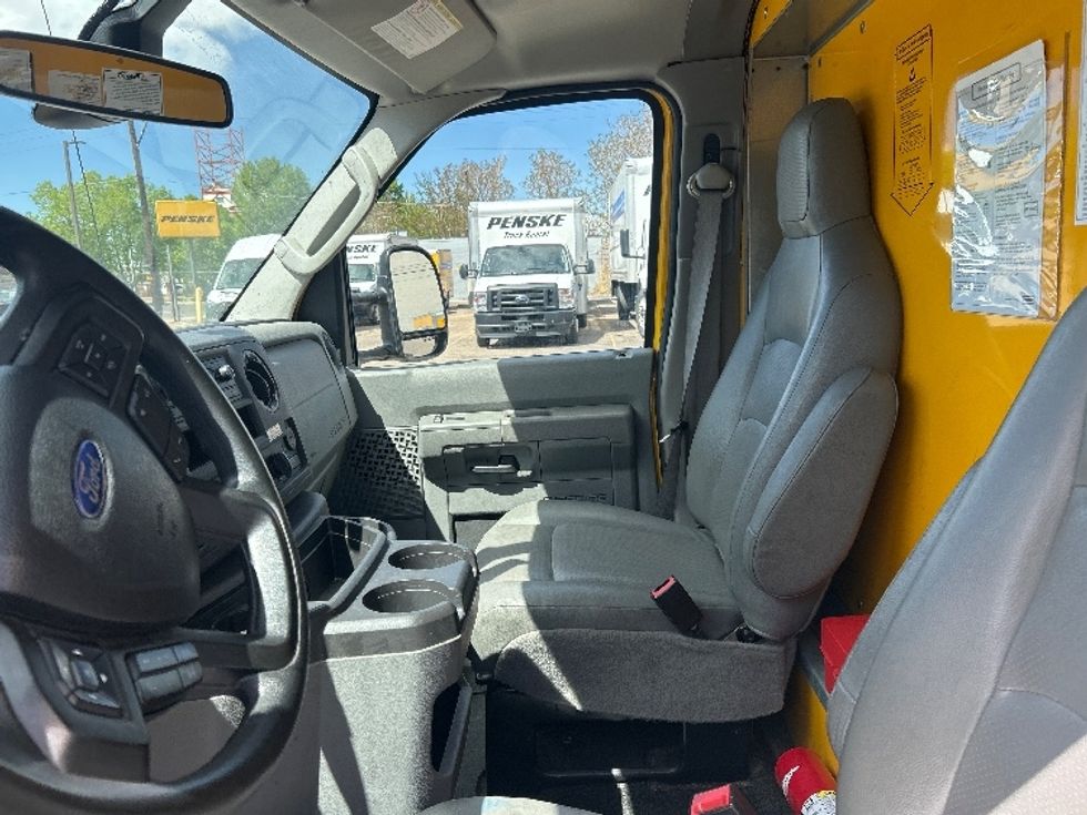 Light Duty Box Truck-Light and Medium Duty Trucks-Ford-2022-E350-Denver-CO-85,997\n\t\tmiles-$ 26,250 - Image 19