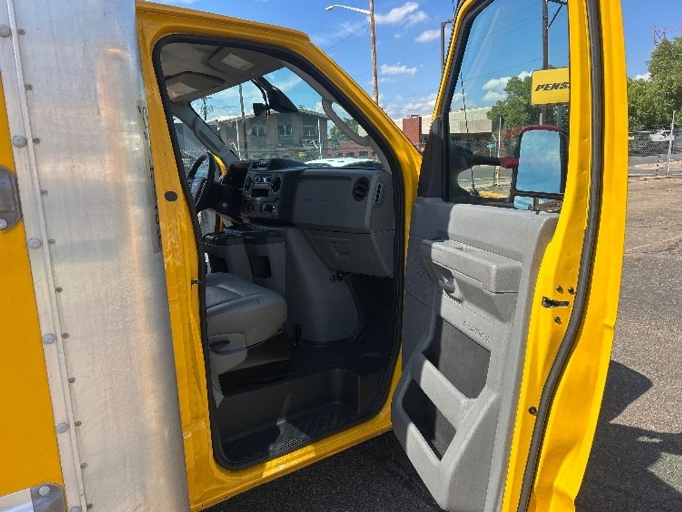 Light Duty Box Truck-Light and Medium Duty Trucks-Ford-2022-E350-Denver-CO-89,402\n\t\tmiles-$ 28,500 - Image 18