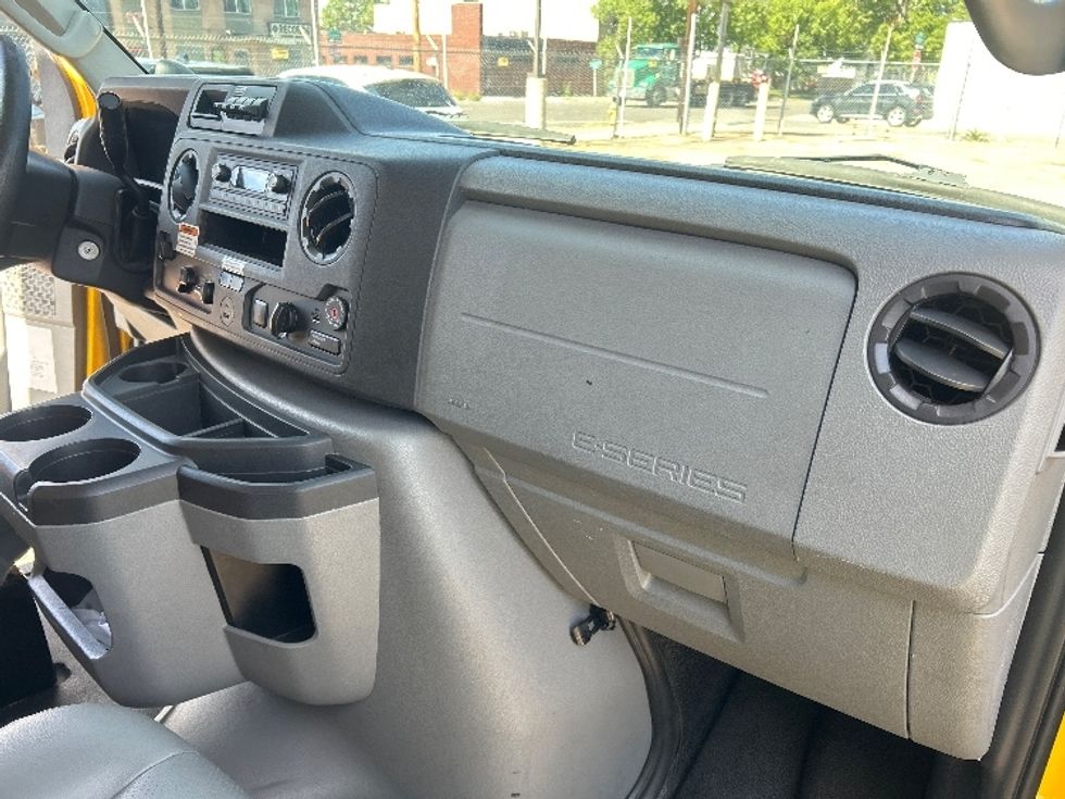 Light Duty Box Truck-Light and Medium Duty Trucks-Ford-2022-E350-Denver-CO-89,402\n\t\tmiles-$ 28,500 - Image 19