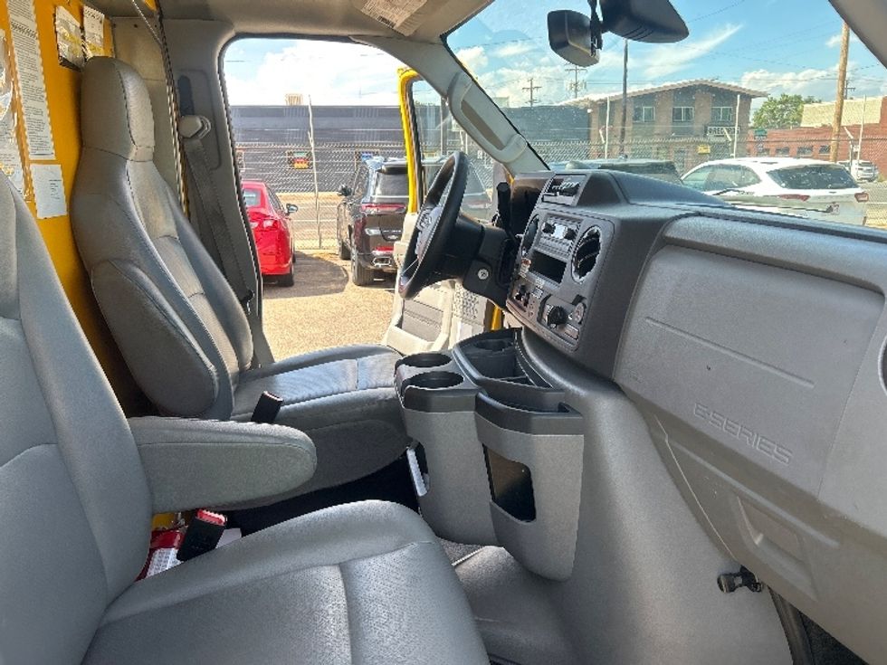 Light Duty Box Truck-Light and Medium Duty Trucks-Ford-2022-E350-Denver-CO-89,402\n\t\tmiles-$ 28,500 - Image 20