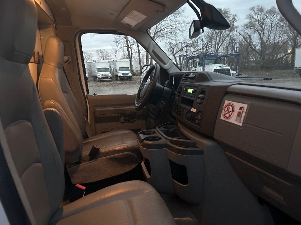 Light Duty Box Truck-Light and Medium Duty Trucks-Ford-2022-E350-Des Moines-IA-149,142\n\t\tmiles-$ 23,250 - Image 22