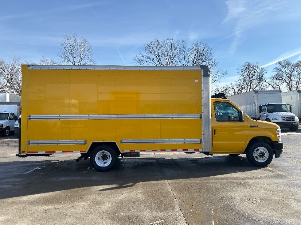 Light Duty Box Truck-Light and Medium Duty Trucks-Ford-2022-E350-Des Moines-IA-93,422\n\t\tmiles-$ 28,250 - Image 12