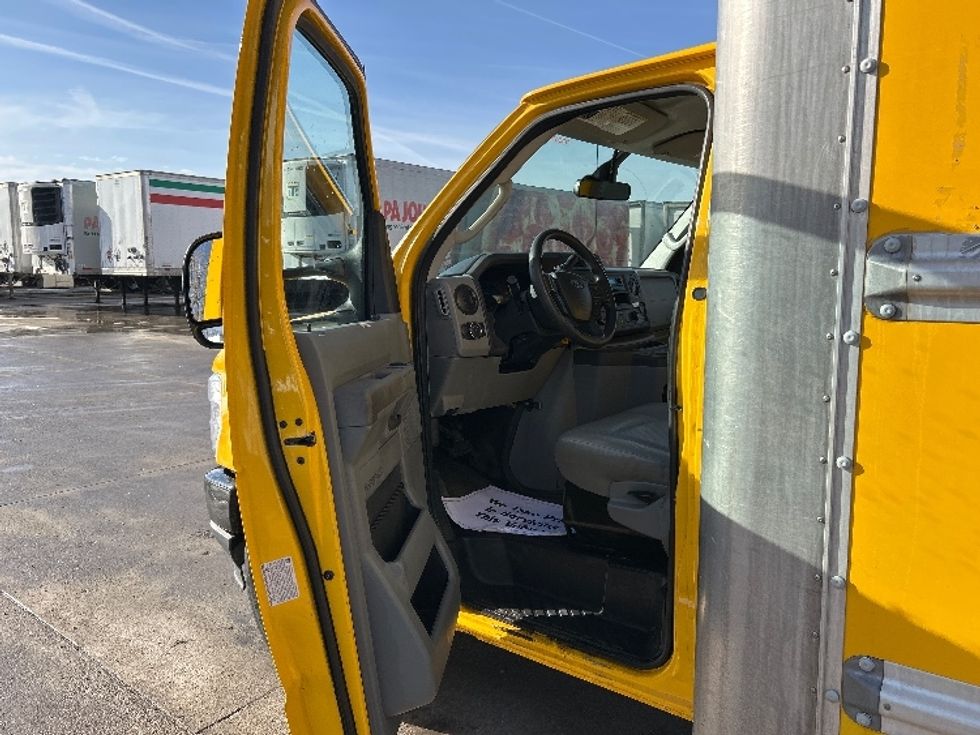 Light Duty Box Truck-Light and Medium Duty Trucks-Ford-2022-E350-Des Moines-IA-93,422\n\t\tmiles-$ 28,250 - Image 13