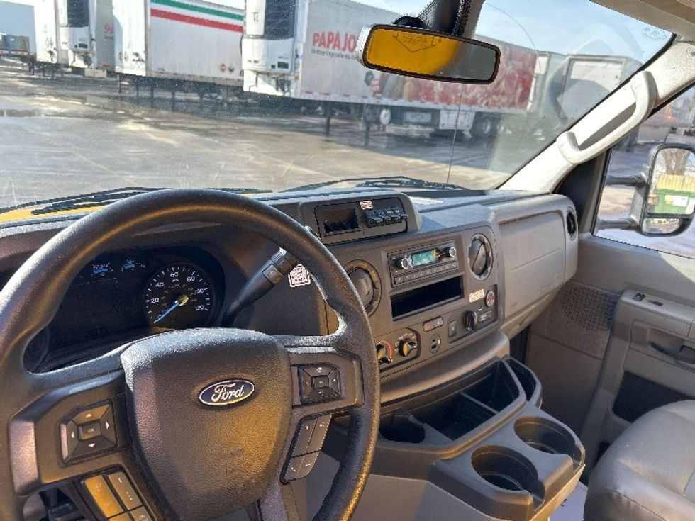 Light Duty Box Truck-Light and Medium Duty Trucks-Ford-2022-E350-Des Moines-IA-93,422\n\t\tmiles-$ 28,250 - Image 15
