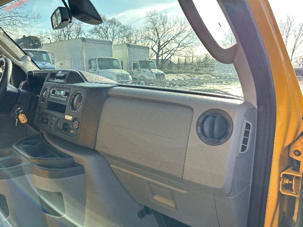 Light Duty Box Truck-Light and Medium Duty Trucks-Ford-2022-E350-Des Moines-IA-93,422\n\t\tmiles-$ 28,250 - Image 18