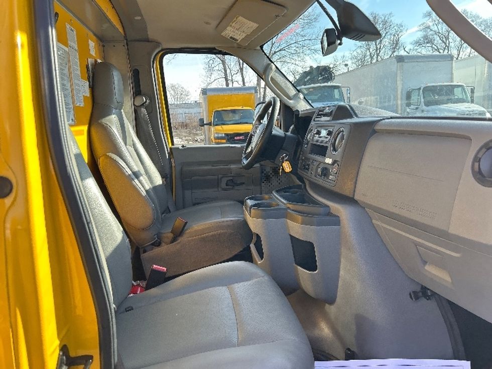Light Duty Box Truck-Light and Medium Duty Trucks-Ford-2022-E350-Des Moines-IA-93,422\n\t\tmiles-$ 28,250 - Image 19
