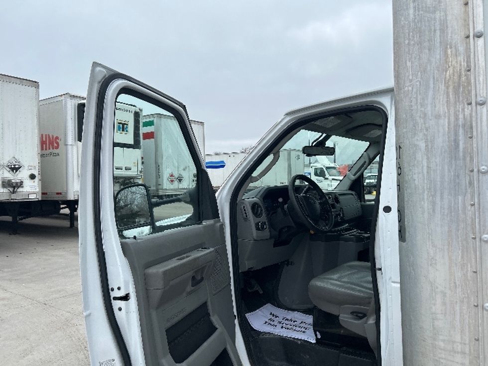 Light Duty Box Truck-Light and Medium Duty Trucks-Ford-2022-E350-Des Moines-IA-94,171\n\t\tmiles-$ 31,250 - Image 16