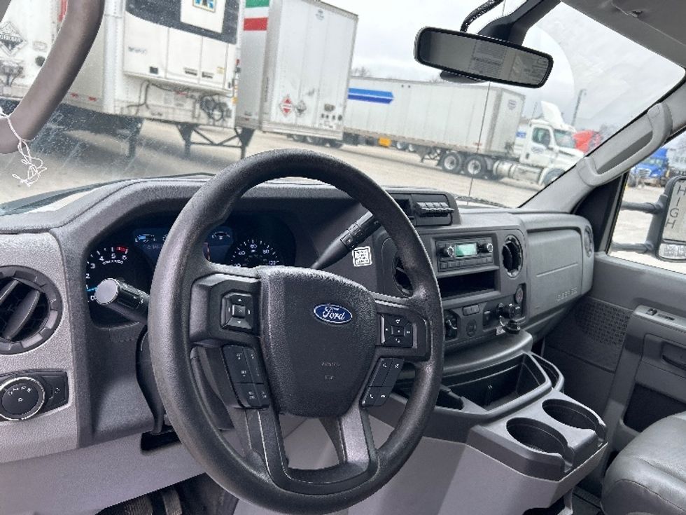 Light Duty Box Truck-Light and Medium Duty Trucks-Ford-2022-E350-Des Moines-IA-94,171\n\t\tmiles-$ 31,250 - Image 17