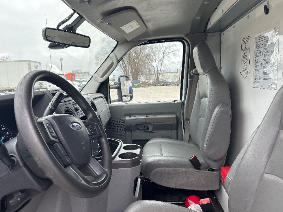 Light Duty Box Truck-Light and Medium Duty Trucks-Ford-2022-E350-Des Moines-IA-94,171\n\t\tmiles-$ 31,250 - Image 19
