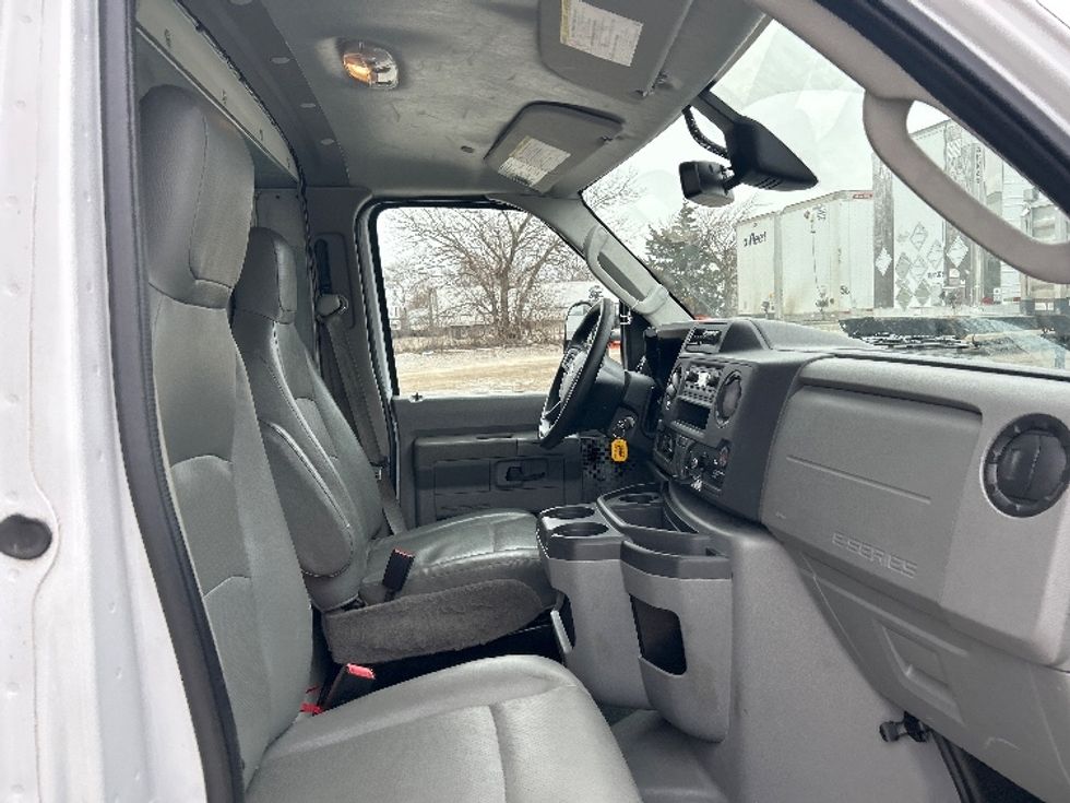 Light Duty Box Truck-Light and Medium Duty Trucks-Ford-2022-E350-Des Moines-IA-94,171\n\t\tmiles-$ 31,250 - Image 22