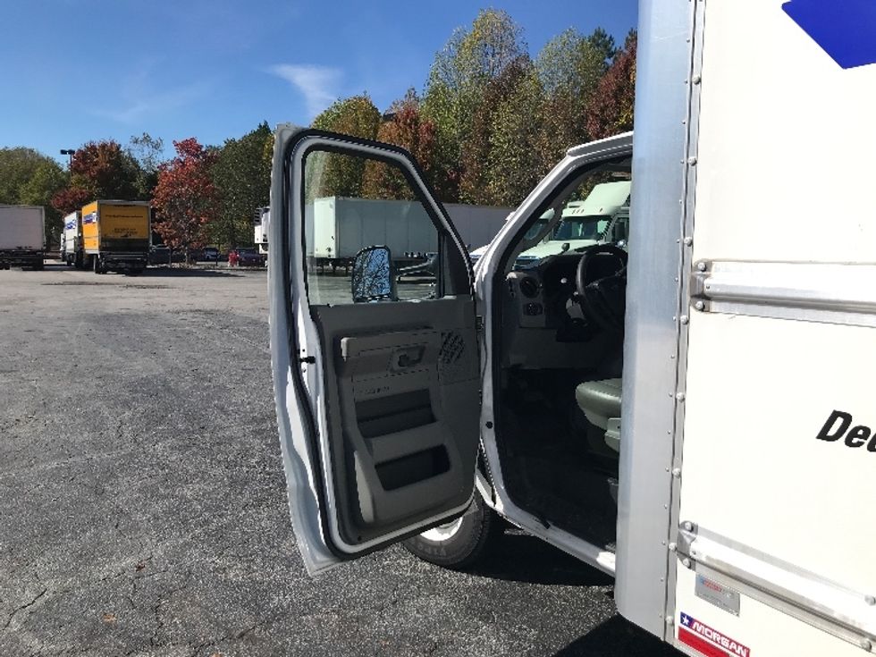 Light Duty Box Truck-Light and Medium Duty Trucks-Ford-2022-E350-Duluth-GA-59,943\n\t\tmiles-$ 43,250 - Image 14
