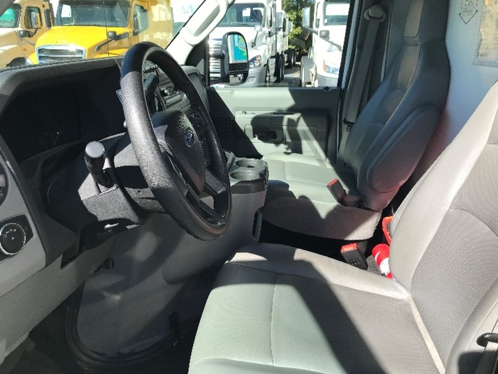 Light Duty Box Truck-Light and Medium Duty Trucks-Ford-2022-E350-Duluth-GA-59,943\n\t\tmiles-$ 43,250 - Image 17