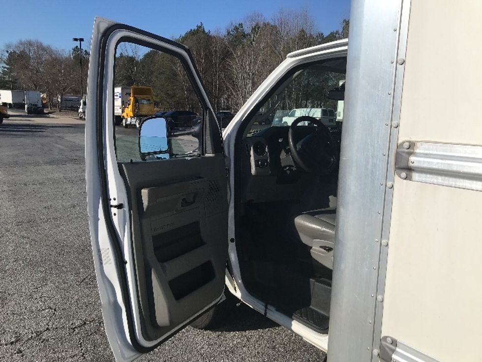 Light Duty Box Truck-Light and Medium Duty Trucks-Ford-2022-E350-Duluth-GA-83,645\n\t\tmiles-$ 40,250 - Image 16