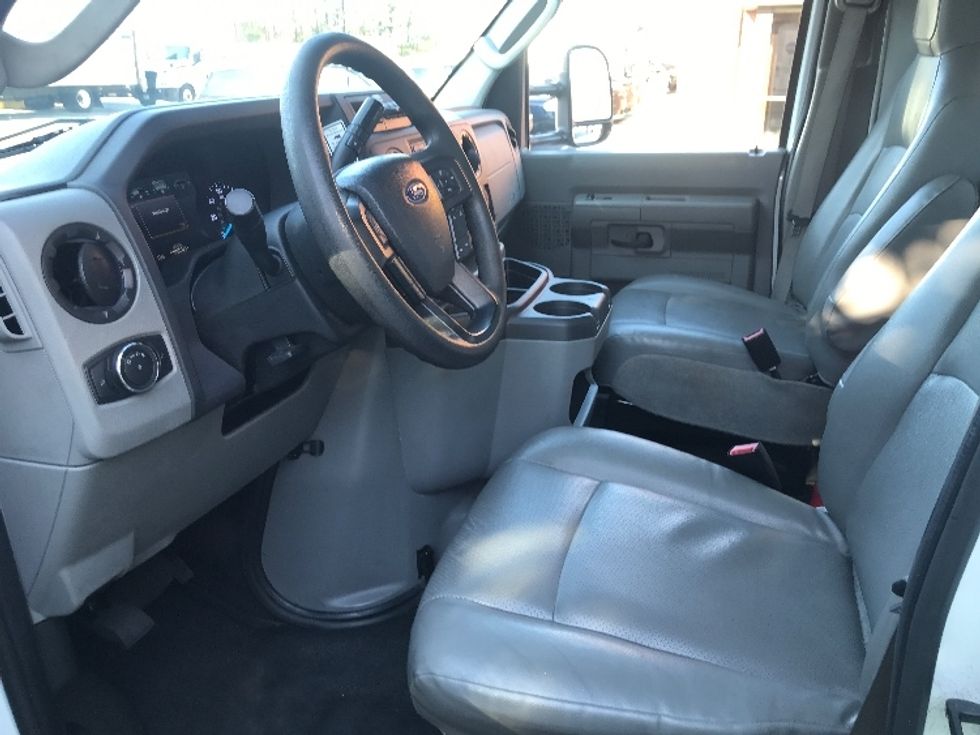 Light Duty Box Truck-Light and Medium Duty Trucks-Ford-2022-E350-Duluth-GA-83,645\n\t\tmiles-$ 40,250 - Image 19