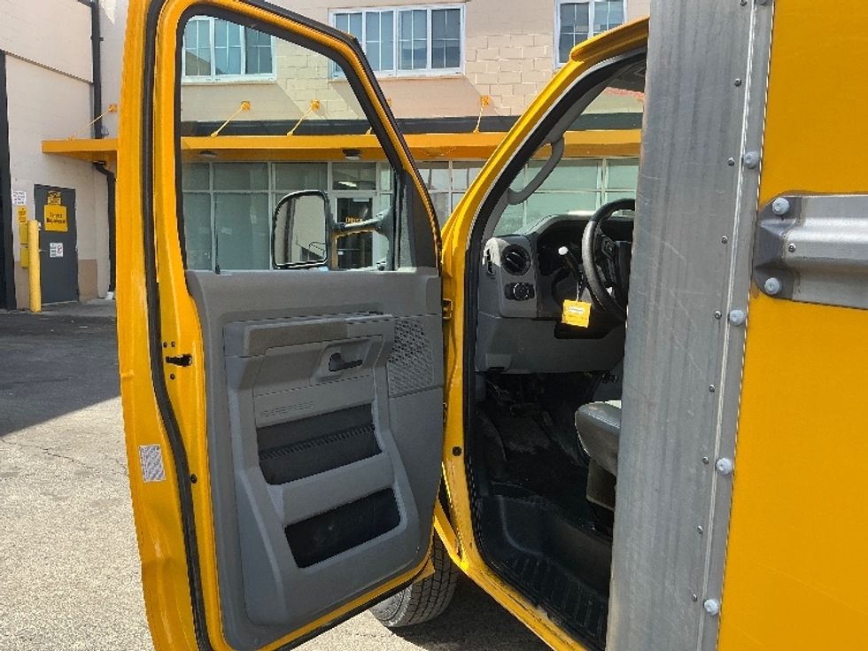 Light Duty Box Truck-Light and Medium Duty Trucks-Ford-2022-E350-Earth City-MO-122,708\n\t\tmiles-$ 24,750 - Image 16
