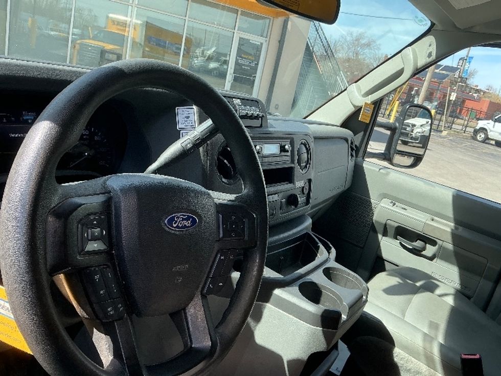 Light Duty Box Truck-Light and Medium Duty Trucks-Ford-2022-E350-Earth City-MO-122,708\n\t\tmiles-$ 24,750 - Image 17