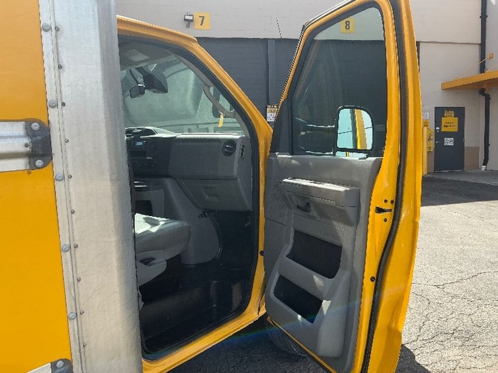 Light Duty Box Truck-Light and Medium Duty Trucks-Ford-2022-E350-Earth City-MO-122,708\n\t\tmiles-$ 24,750 - Image 20