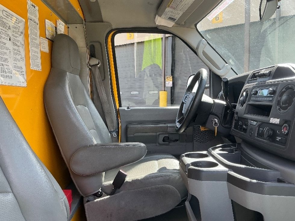 Light Duty Box Truck-Light and Medium Duty Trucks-Ford-2022-E350-Earth City-MO-122,708\n\t\tmiles-$ 24,750 - Image 22