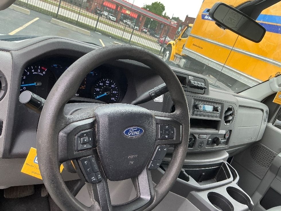 Light Duty Box Truck-Light and Medium Duty Trucks-Ford-2022-E350-Earth City-MO-148,920\n\t\tmiles-$ 23,000 - Image 18