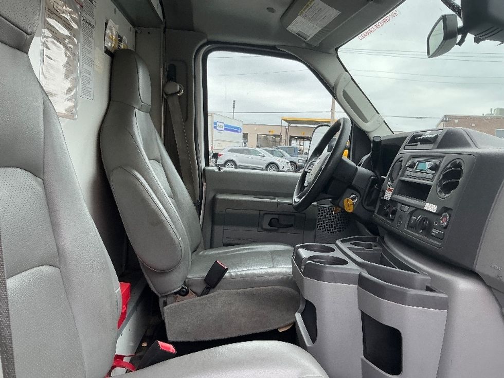 Light Duty Box Truck-Light and Medium Duty Trucks-Ford-2022-E350-Earth City-MO-148,920\n\t\tmiles-$ 23,000 - Image 22