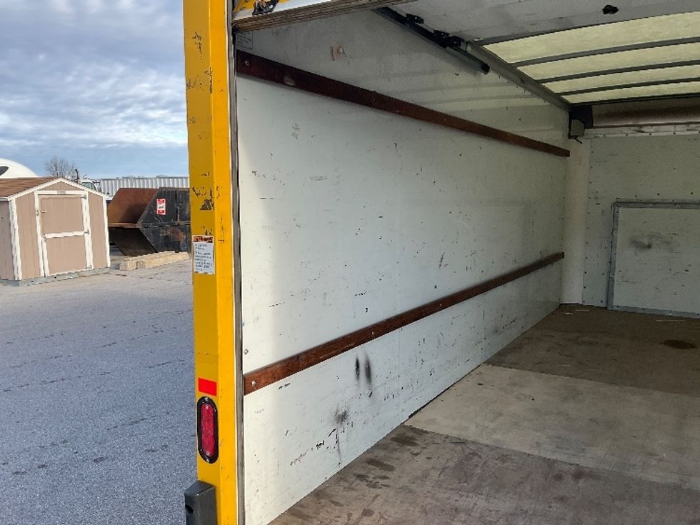 Light Duty Box Truck-Light and Medium Duty Trucks-Ford-2022-E350-Earth City-MO-94,004\n\t\tmiles-$ 28,250 - Image 11