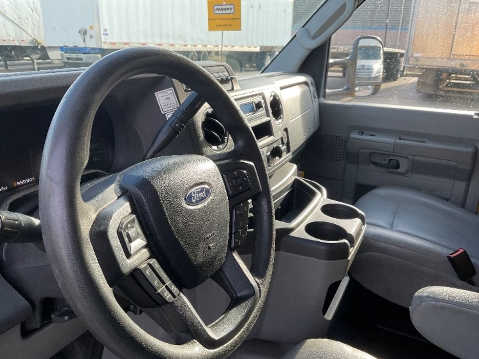 Light Duty Box Truck-Light and Medium Duty Trucks-Ford-2022-E350-Earth City-MO-94,004\n\t\tmiles-$ 28,250 - Image 17