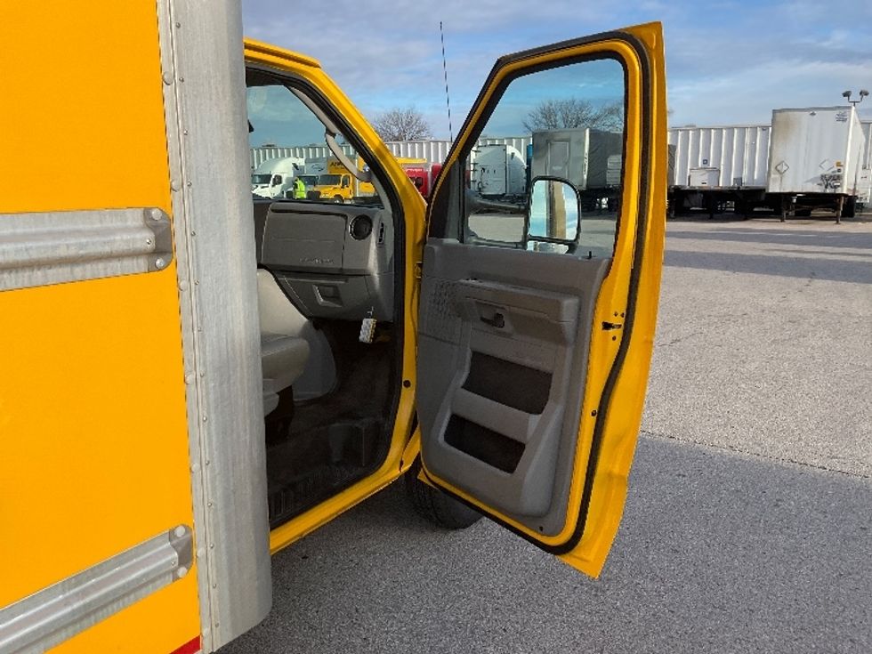 Light Duty Box Truck-Light and Medium Duty Trucks-Ford-2022-E350-Earth City-MO-94,004\n\t\tmiles-$ 28,250 - Image 20