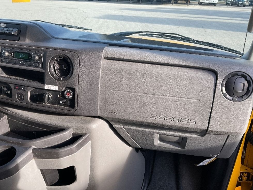 Light Duty Box Truck-Light and Medium Duty Trucks-Ford-2022-E350-Earth City-MO-94,004\n\t\tmiles-$ 28,250 - Image 21