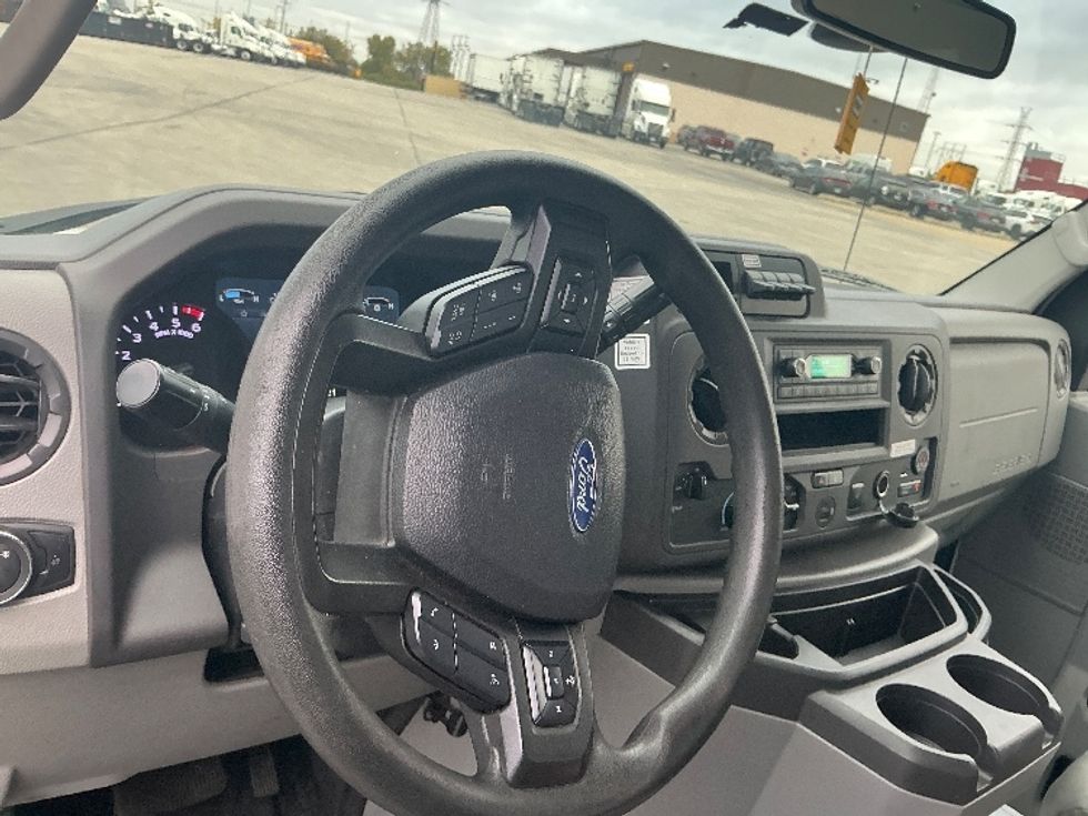 Light Duty Box Truck-Light and Medium Duty Trucks-Ford-2022-E350-East Chicago-IN-101,730\n\t\tmiles-$ 31,500 - Image 17