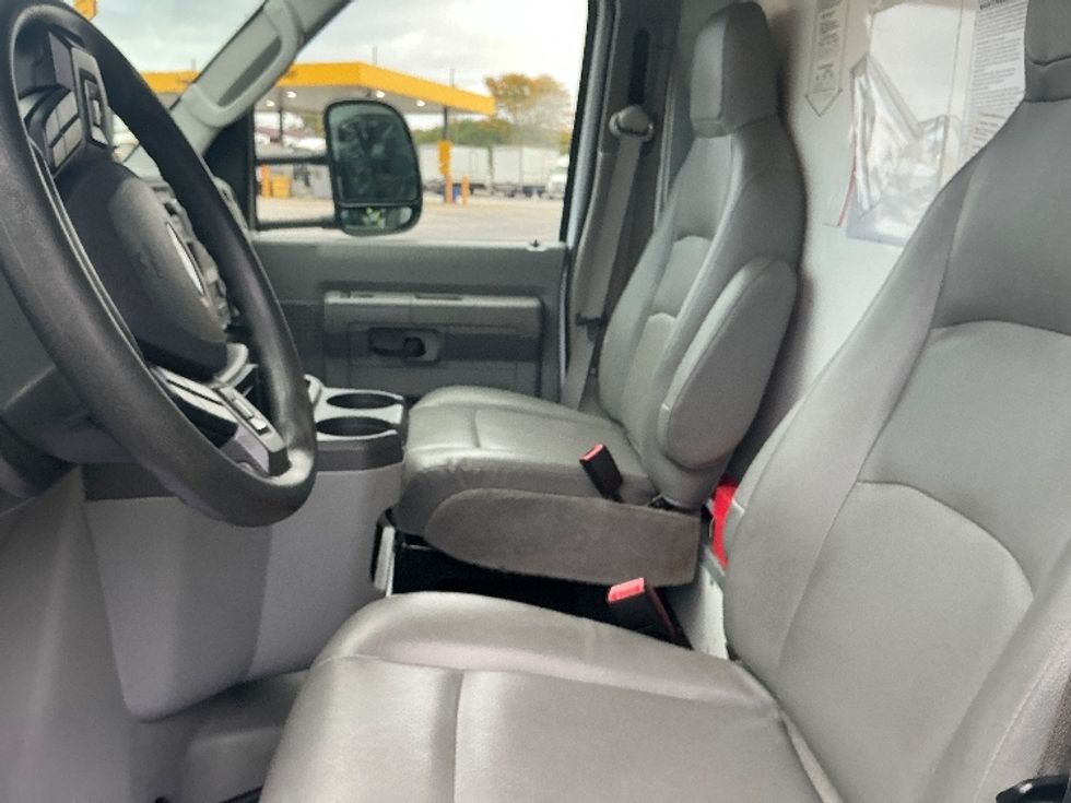 Light Duty Box Truck-Light and Medium Duty Trucks-Ford-2022-E350-East Chicago-IN-101,730\n\t\tmiles-$ 31,500 - Image 19