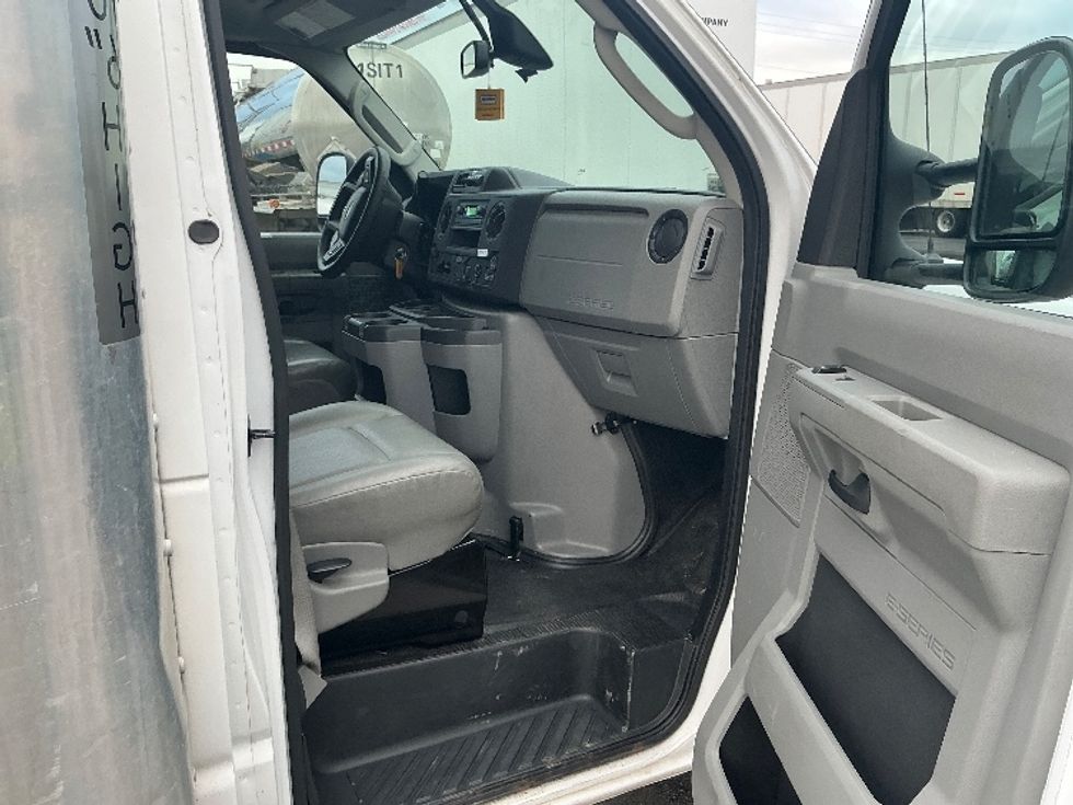 Light Duty Box Truck-Light and Medium Duty Trucks-Ford-2022-E350-East Chicago-IN-101,730\n\t\tmiles-$ 31,500 - Image 20
