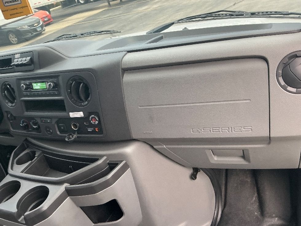 Light Duty Box Truck-Light and Medium Duty Trucks-Ford-2022-E350-East Chicago-IN-101,730\n\t\tmiles-$ 31,500 - Image 21