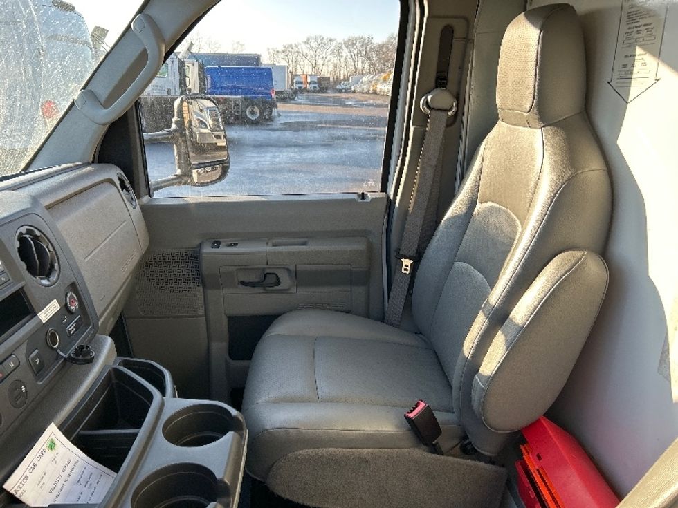 Light Duty Box Truck-Light and Medium Duty Trucks-Ford-2022-E350-East Chicago-IN-102,313\n\t\tmiles-$ 31,000 - Image 19