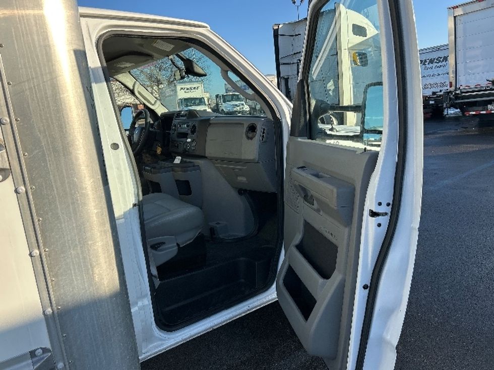 Light Duty Box Truck-Light and Medium Duty Trucks-Ford-2022-E350-East Chicago-IN-102,313\n\t\tmiles-$ 31,000 - Image 20